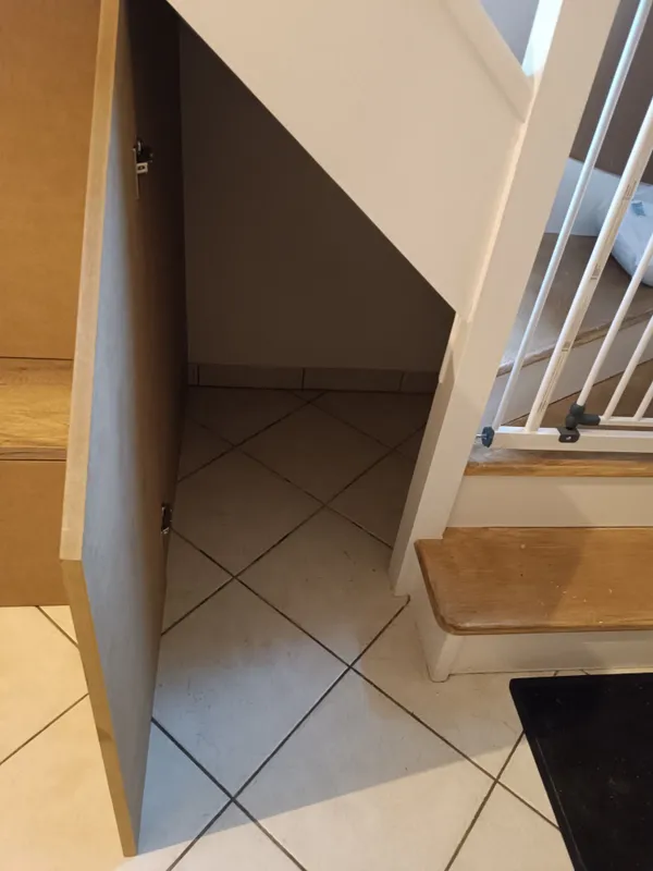 Meuble sur mesure sous escalier, photo 13
