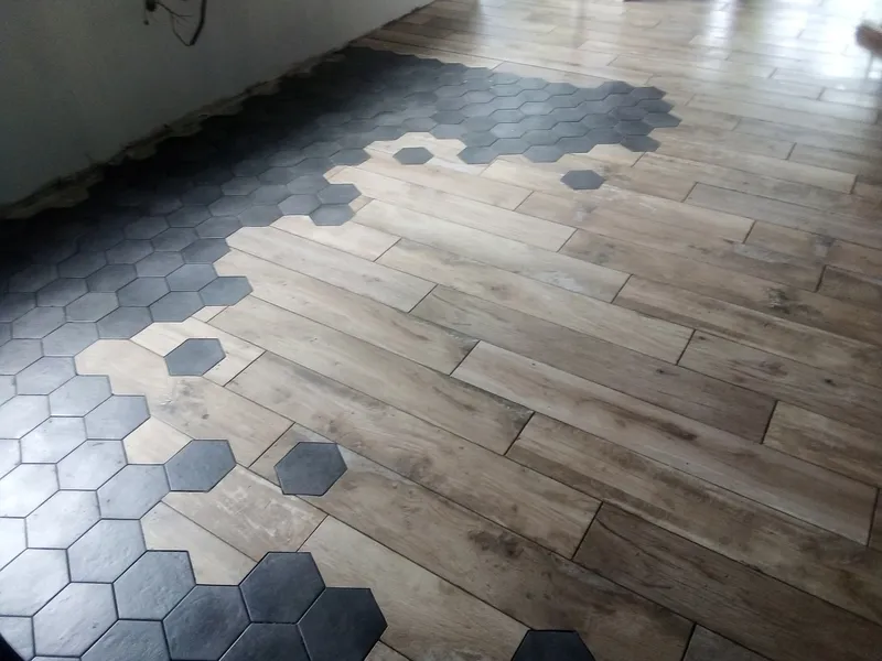 Carrelage bois et hexagones