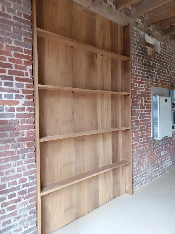 Bibliothèque et habillage mural en bois massif, photo 11