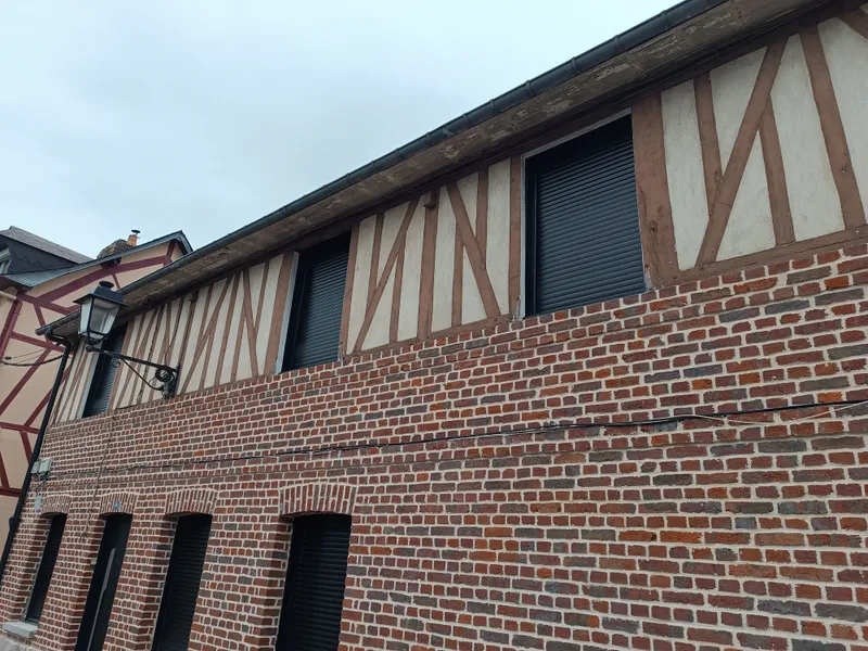 Ravalement de façade à colombages, photo 1