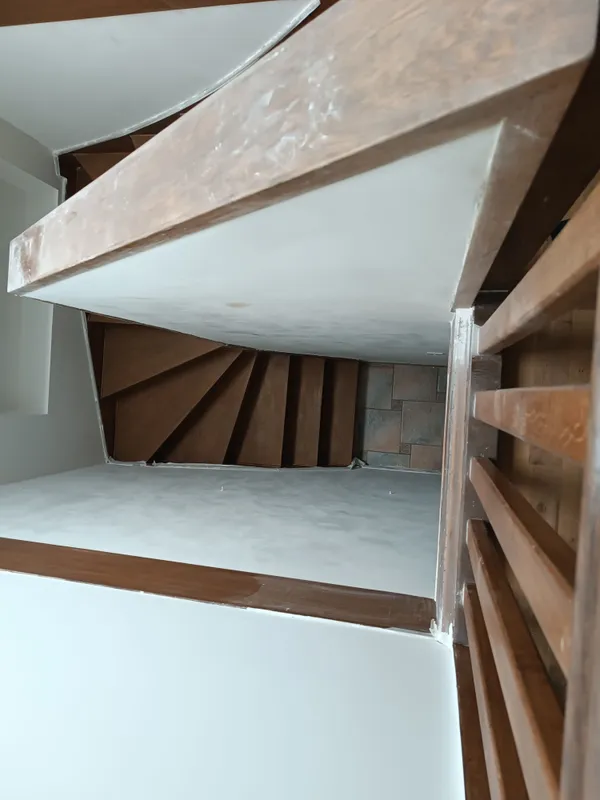 Réparation de mur dans une trémie d'escalier, photo 7