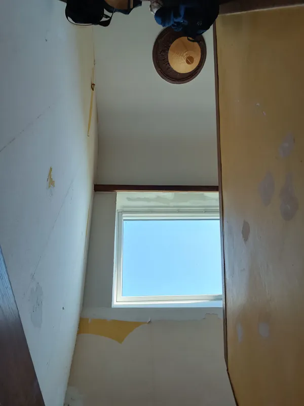 Réparation de mur dans une trémie d'escalier, photo 2